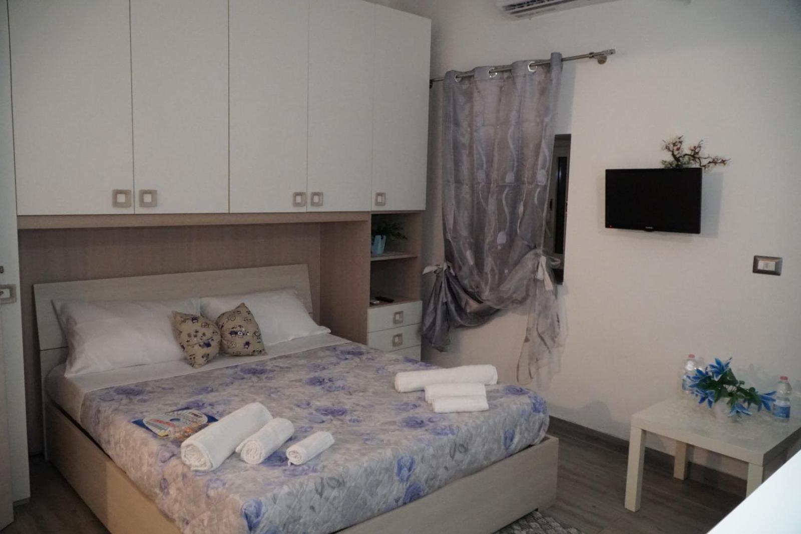 B&B Porta Garibaldi Catânia Quarto foto